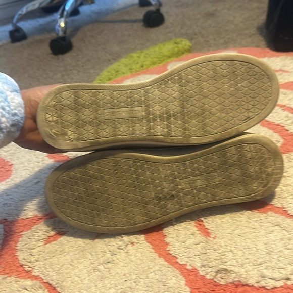 Steve Madden tan shoes with fur pom Pom - Picture 7 of 12